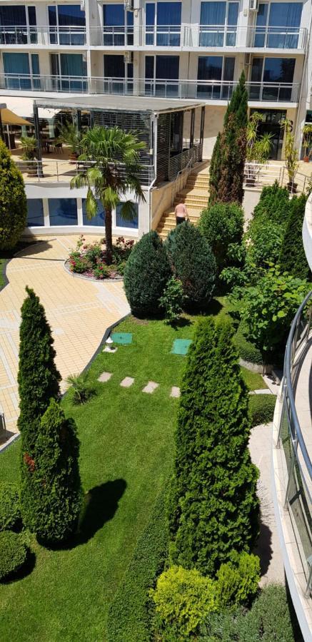 Apartment With Green Terrace ブルガス エクステリア 写真
