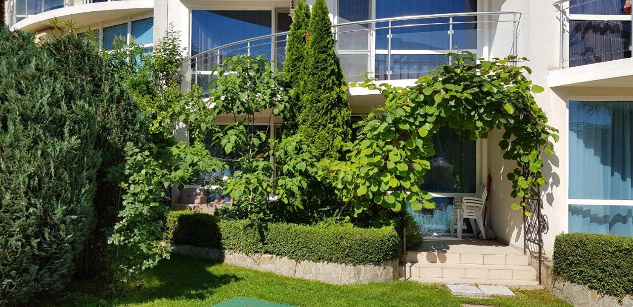 Apartment With Green Terrace ブルガス エクステリア 写真